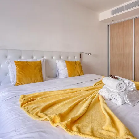 Le Versailles Standing Presta * Cannes