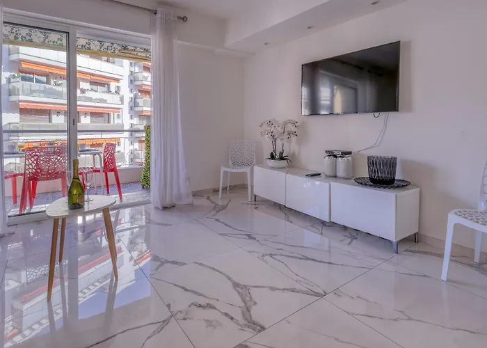 Le Versailles Standing Presta * Cannes