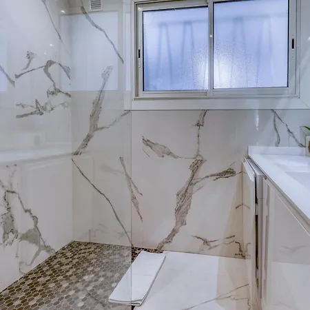 Le Versailles Standing Presta