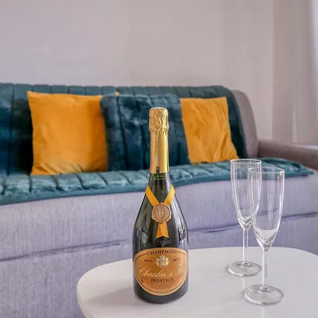 Le Versailles Standing Presta Apartmán