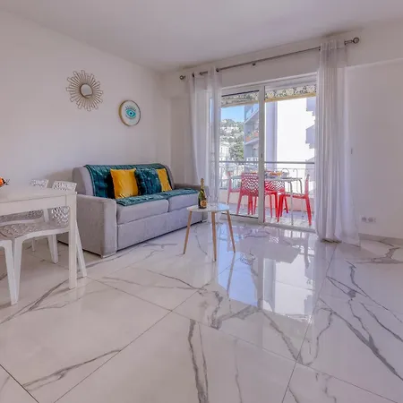 Le Versailles Apartment *
